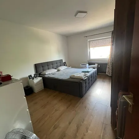 Country Comfort 4 Bedrooms Near Frankfurt דירה Eppertshausen