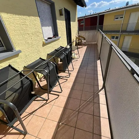 Country Comfort 4 Bedrooms Near Frankfurt Apartment *