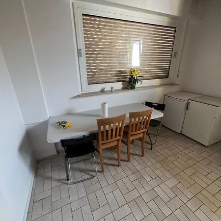 Country Comfort 4 Bedrooms Near Frankfurt דירה *