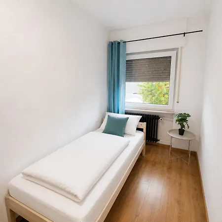Country Comfort 4 Bedrooms Near Frankfurt Apartment