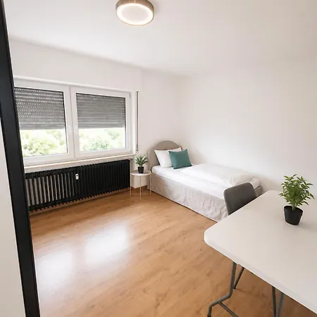 Country Comfort 4 Bedrooms Near Frankfurt Apartment *