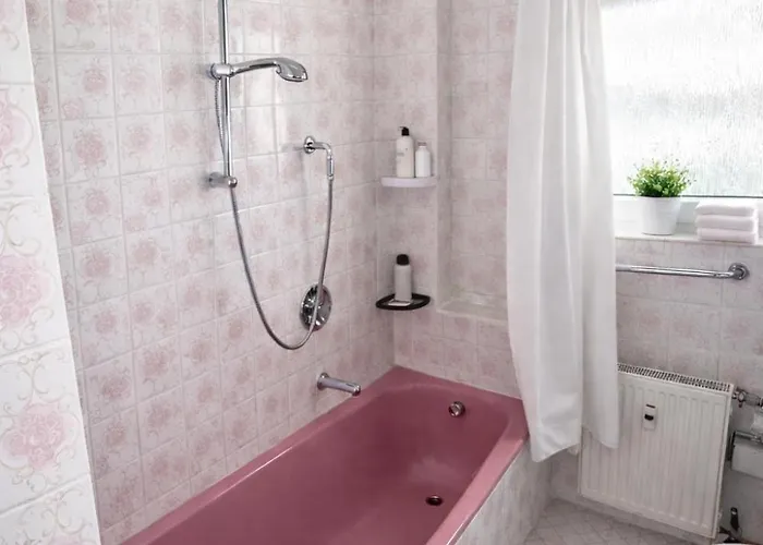 Country Comfort 4 Bedrooms Near Frankfurt Apartment