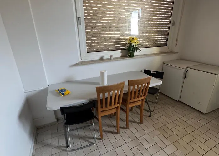 Country Comfort 4 Bedrooms Near Frankfurt Apartment *